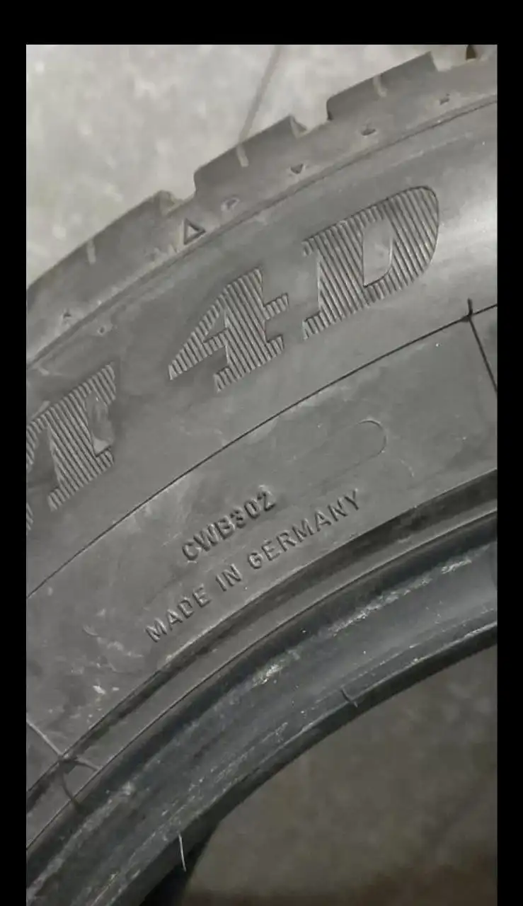 Продам б/у резину 4 колеса всесезонную - Шины и диски (Авто) в Химки