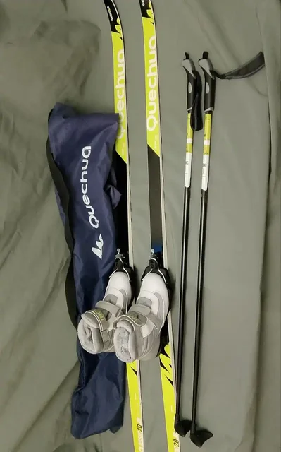 Комплект детских лыж Quechua с палками, ботинками и чехлом - частное объявление в Химки