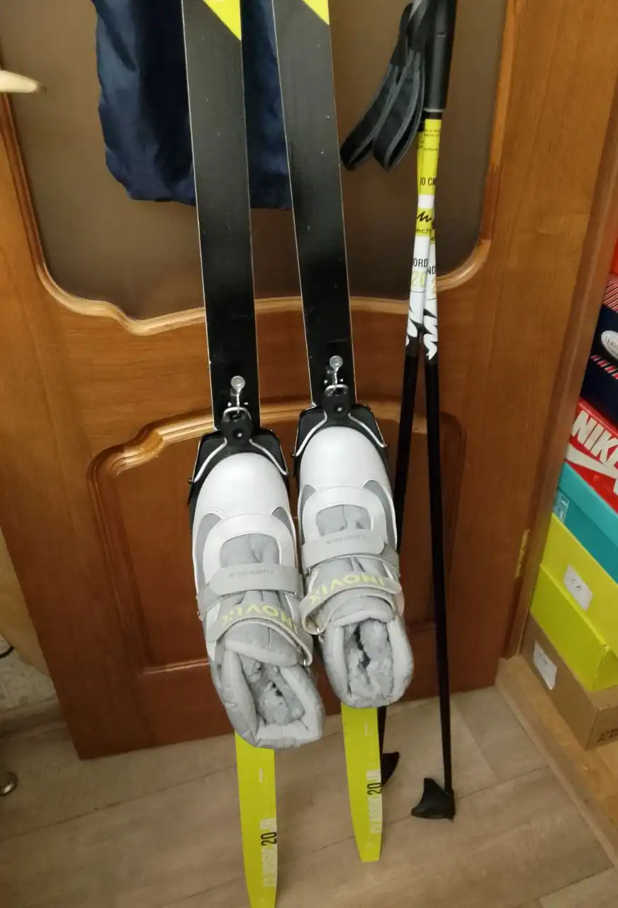 Комплект детских лыж Quechua с палками, ботинками и чехлом - Лыжи (Хобби и отдых) в Химки