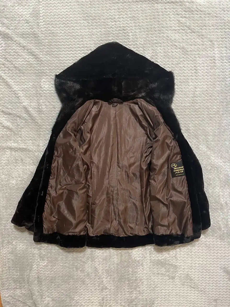 Шуба из натурального меха овчины (мутон) с капюшоном из норки - Верхняя одежда (Одежда) в Химки