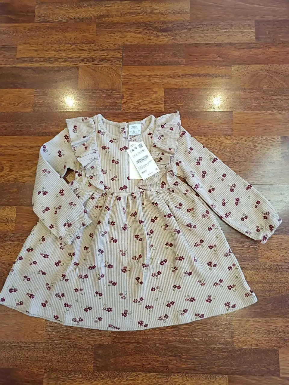 Платье Zara размер 104, материал вафельный - Женская одежда (Одежда) в Химки