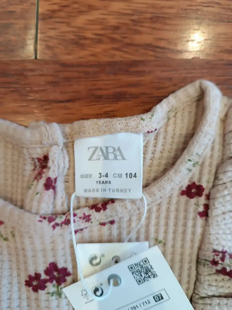 Платье Zara размер 104, материал вафельный - Женская одежда (Одежда) в Химки