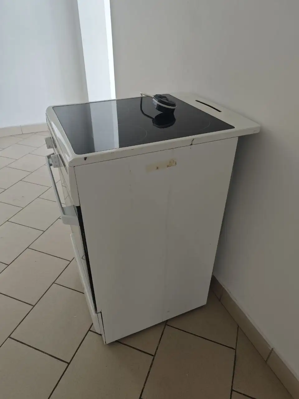 Индукционная плита с неработающей варочной панелью - Барахолка в Химки