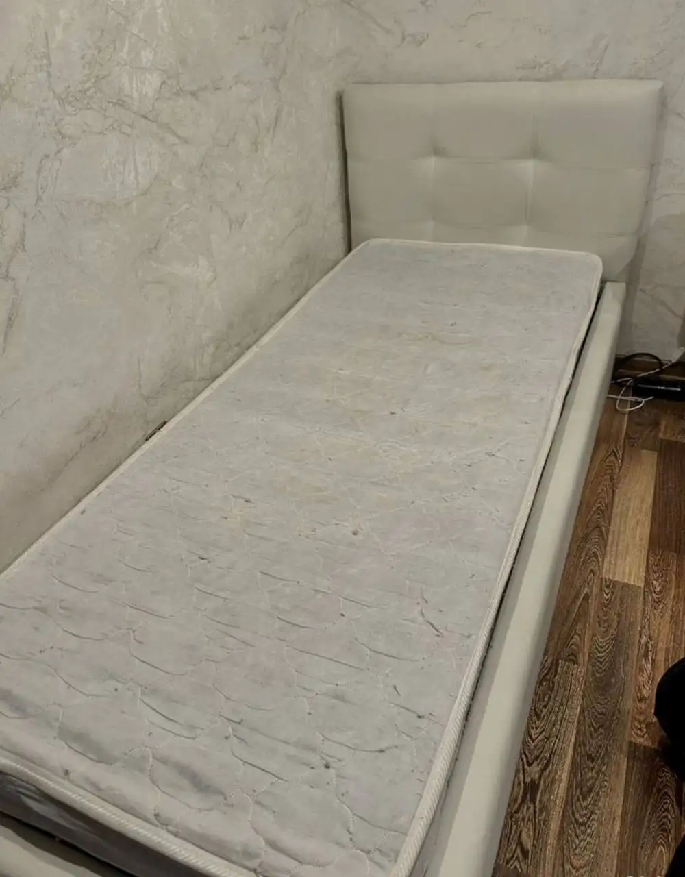 Продажа кровати 90x200 с матрасом - Мебель (Для дома и дачи) в Химки