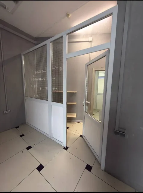 Пластиковые перегородки со стеклом б/у - Барахолка в Химки