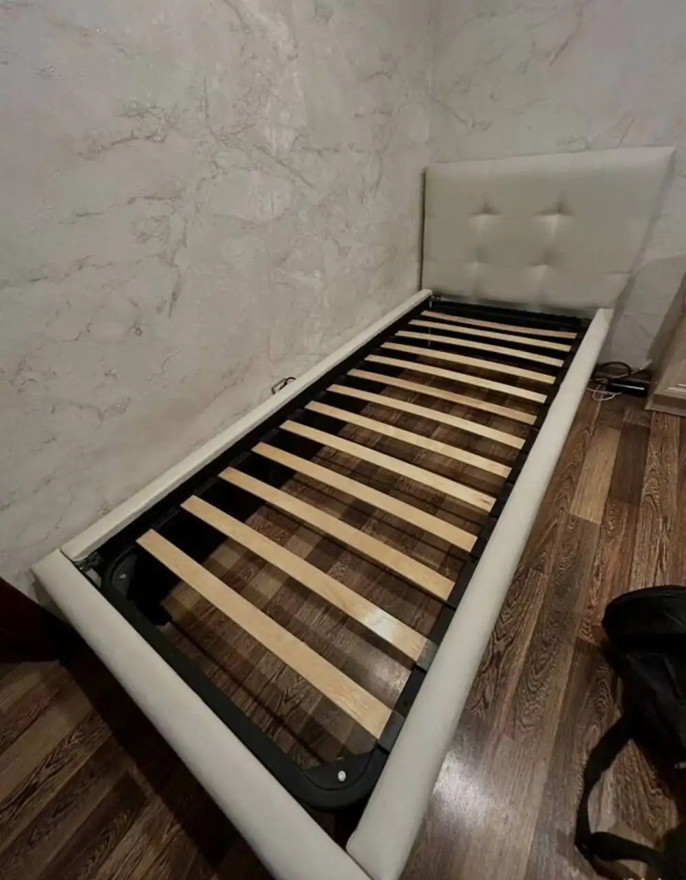 Продажа кровати 90х200 с матрасом - Мебель (Для дома и дачи) в Химки