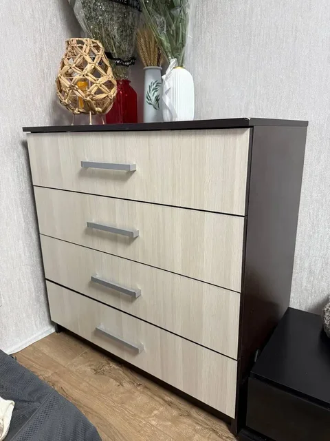 Комод с незначительными сколами - Мебель в Химки