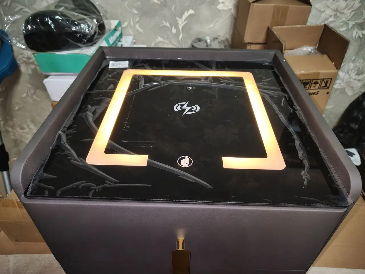 Тумба прикроватная с беспроводной зарядкой и подсветкой - Мебель (Для дома и дачи) в Химки