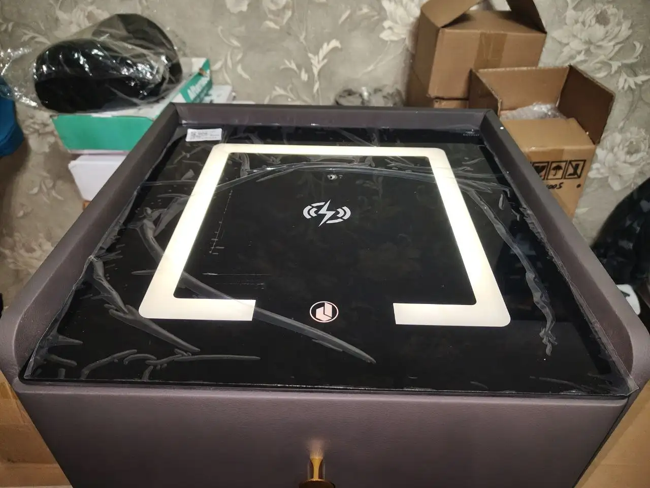 Тумба прикроватная с беспроводной зарядкой и подсветкой - Мебель (Для дома и дачи) в Химки