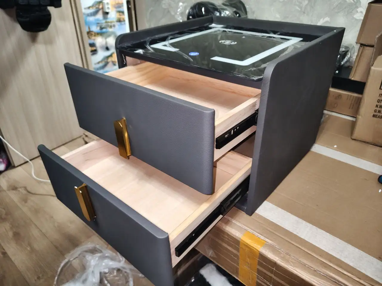 Тумба прикроватная с беспроводной зарядкой и подсветкой - Мебель (Для дома и дачи) в Химки