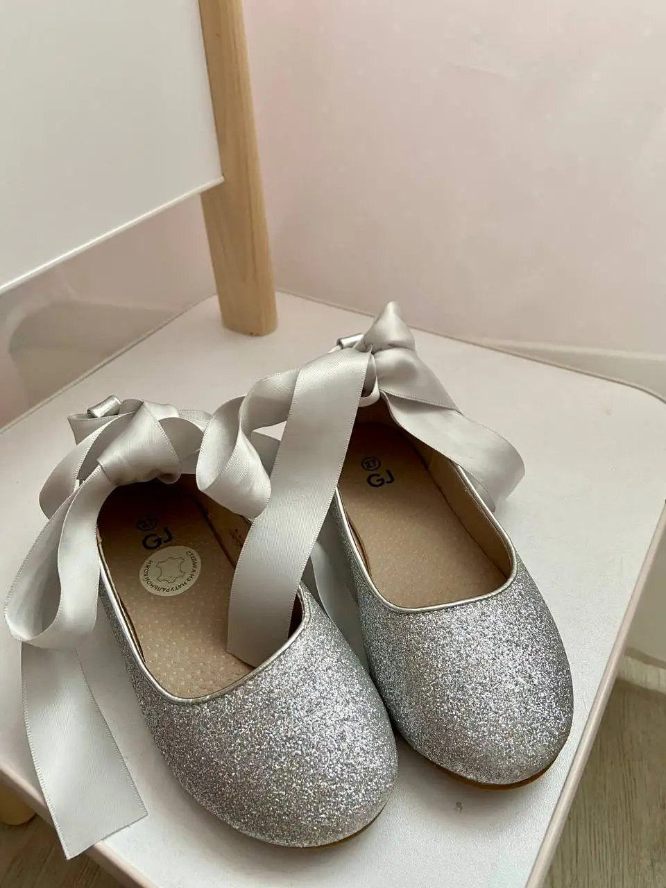 Детские туфельки размер 27 серебристые с лентами - Обувь детская (Товары для детей) в Химки