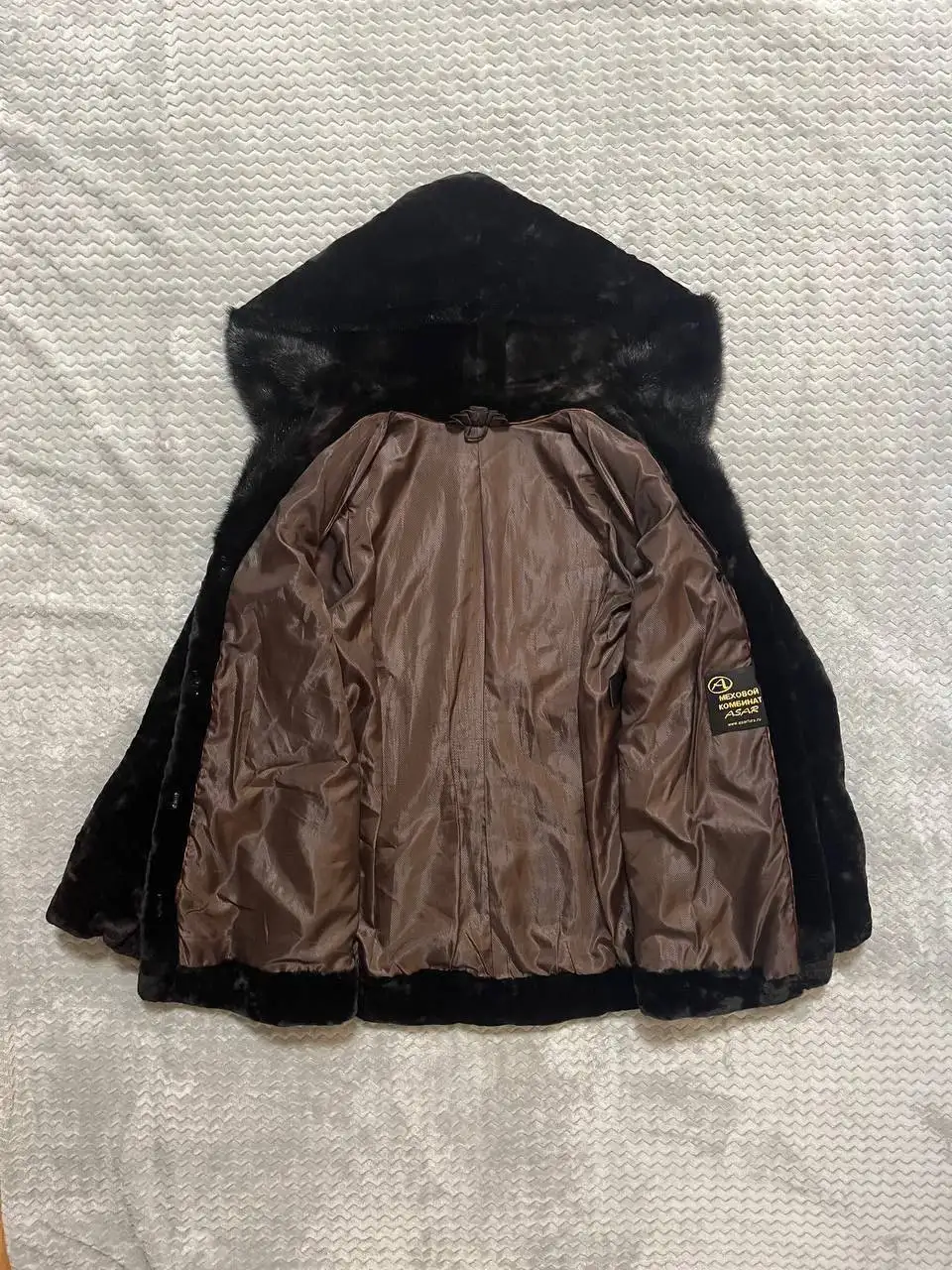 Шуба из натурального меха овчины (мутон) с капюшоном из норки - Верхняя одежда (Одежда) в Химки