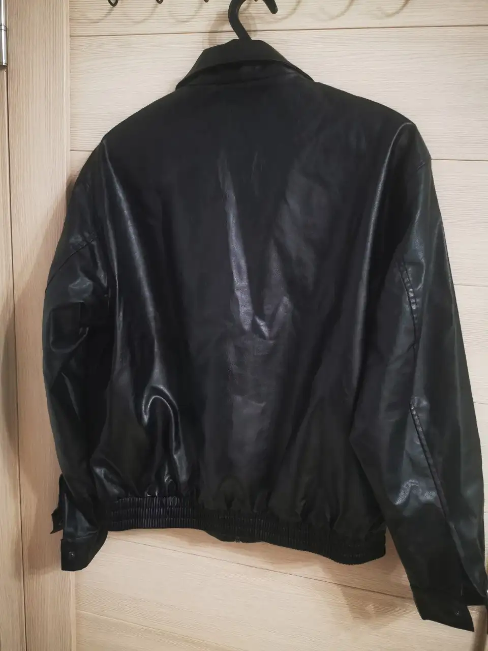 Кожаная куртка размер М - Верхняя одежда (Одежда) в Химки