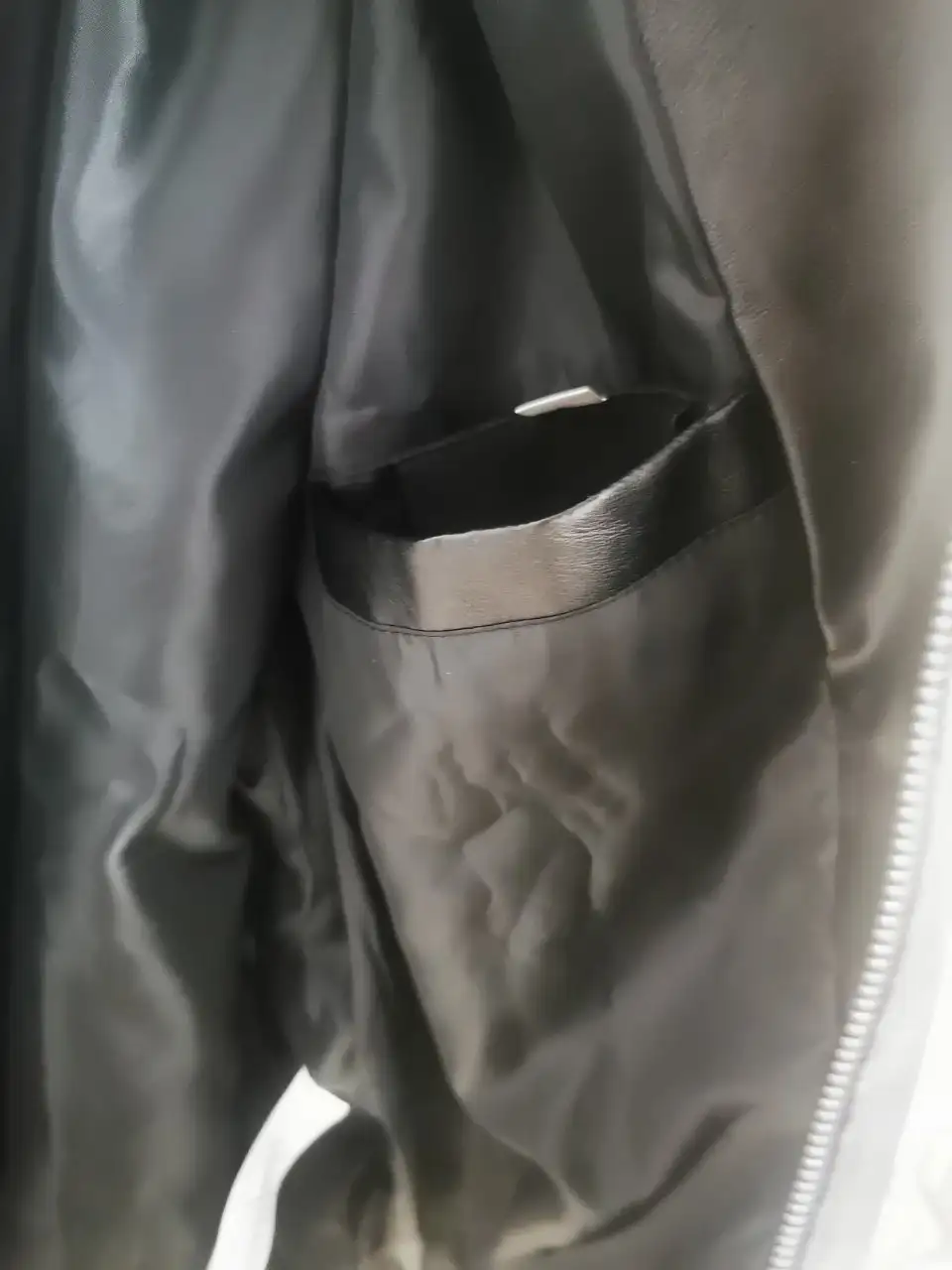 Кожаная куртка размер М - Верхняя одежда (Одежда) в Химки