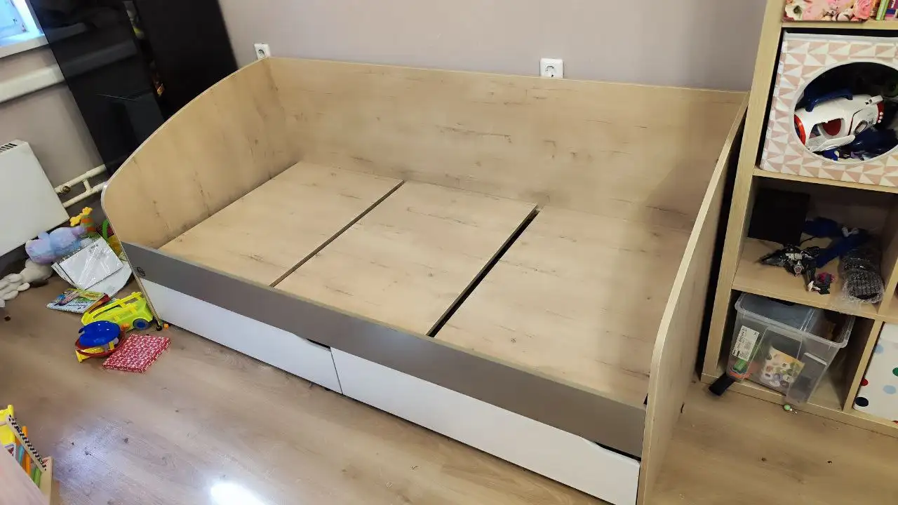 Кровать с трещиной в основании - Мебель (Для дома и дачи) в Химки