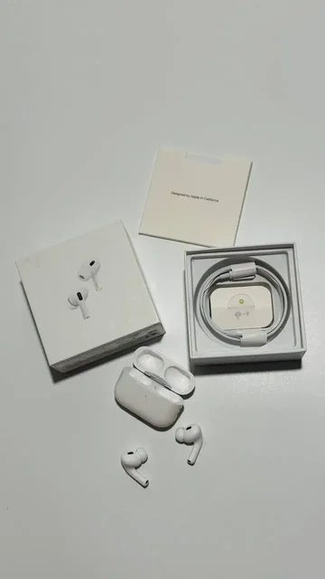 Продажа наушников-копий AirPods и петличок для iPhone - Видеокамеры в Химки