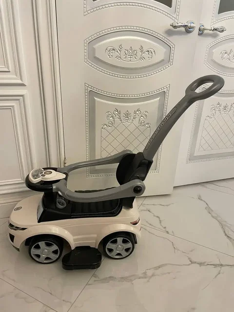 Продам детскую машинку с эффектами - Книги для развития в Химки