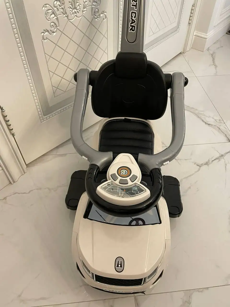 Продам детскую машинку с эффектами - Игрушки (Товары для детей) в Химки