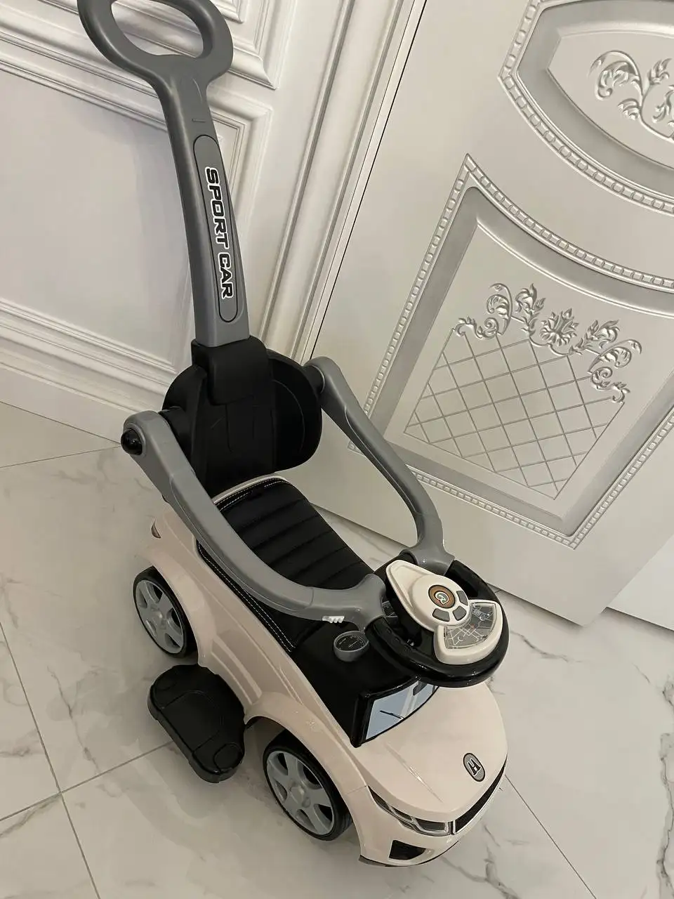 Продам детскую машинку с эффектами - Игрушки (Товары для детей) в Химки