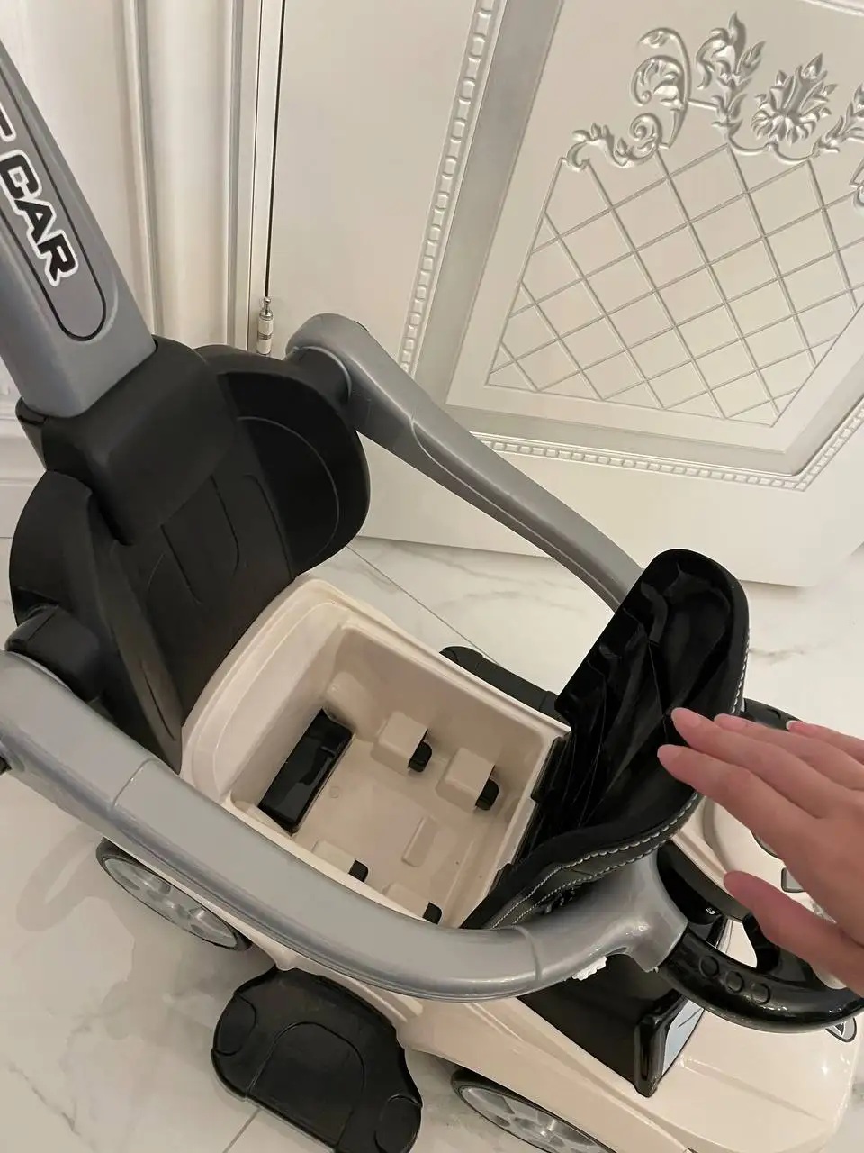 Продам детскую машинку с эффектами - Игрушки (Товары для детей) в Химки