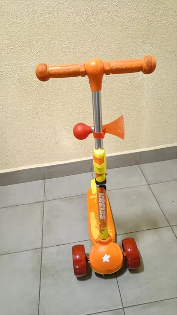 Самокат в отличном состоянии с светящимися колесами - частное объявление в Химки