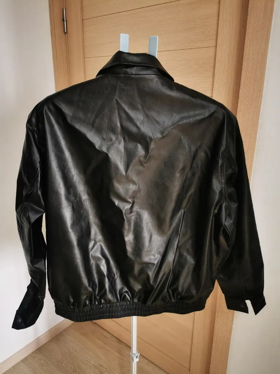 Кожаная куртка размер М новая - Куртки (Одежда) в Химки