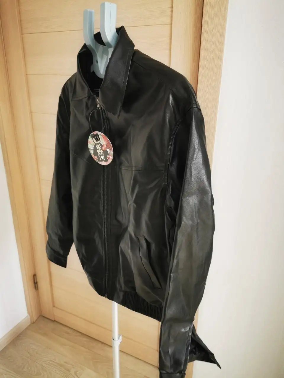 Кожаная куртка размер М новая - Куртки (Одежда) в Химки