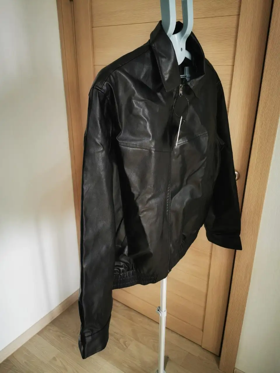 Кожаная куртка размер М новая - Куртки (Одежда) в Химки