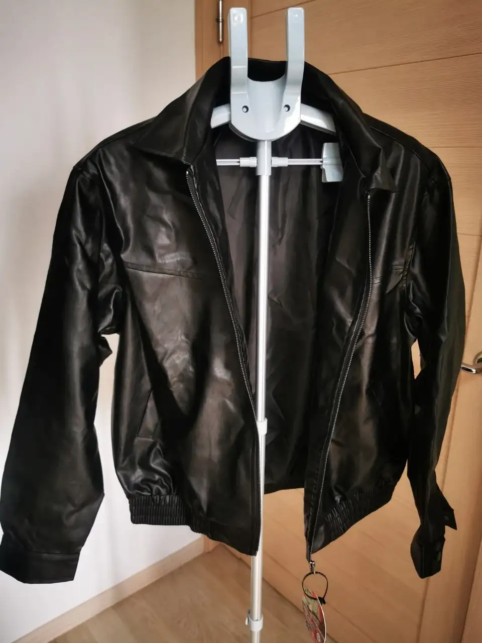 Кожаная куртка размер М новая - Куртки (Одежда) в Химки