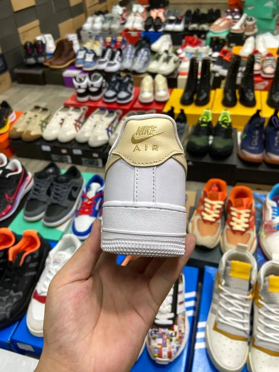 Оригинальная брендовая одежда и обувь с доставкой по России - Обувь (Одежда) в Химки