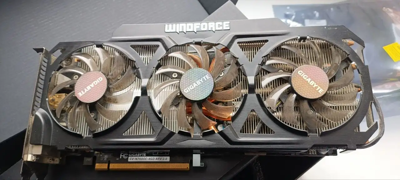 Видеокарта Gigabyte 4GB - Компьютерные комплектующие (Электроника) в Химки