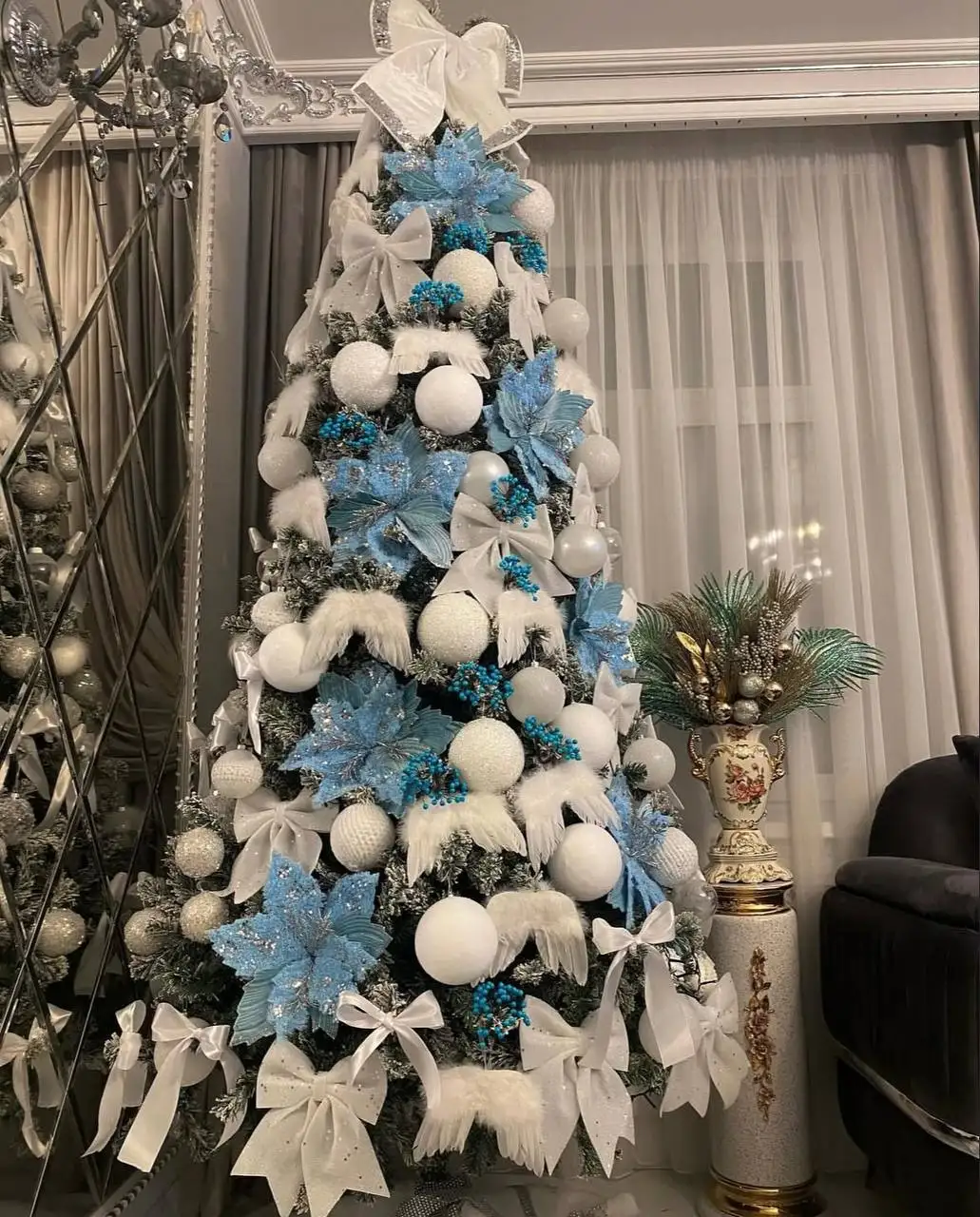 Продам елку высотой 2.70 метра - Новогодние товары (Барахолка) в Химки