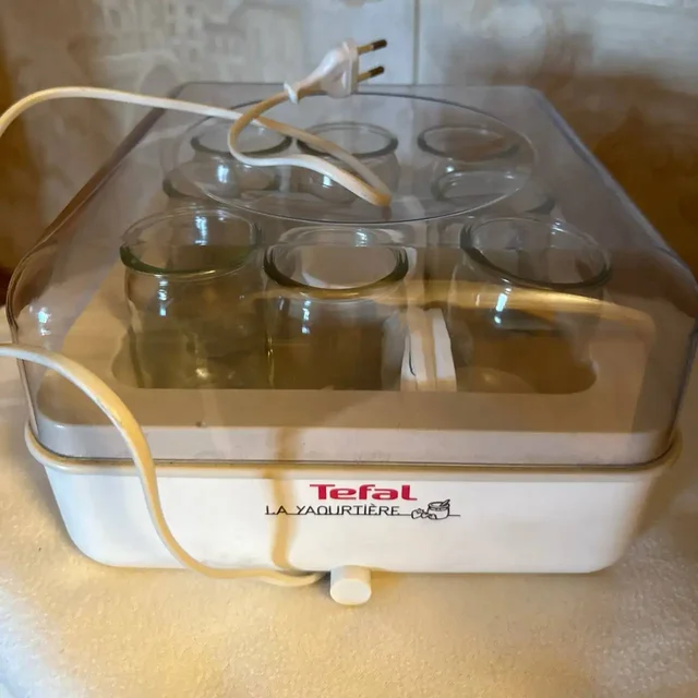 Продам йогуртницу с дополнительными баночками - Бытовая химия в Химки