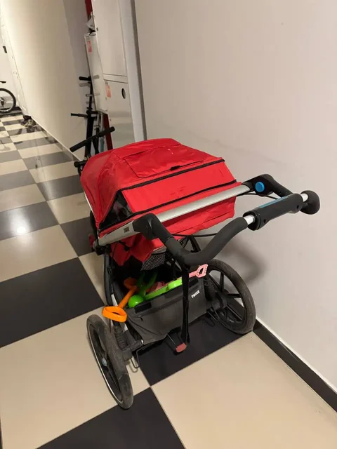 Продам коляску THULE беговая с люлькой - Текстиль для детей в Химки