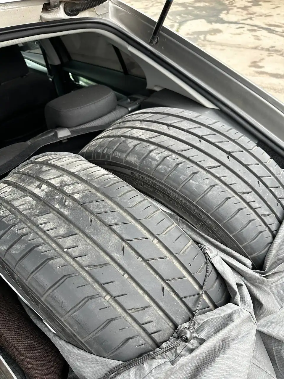 Продам резину 235/40 R19 - Шины и диски (Авто) в Химки