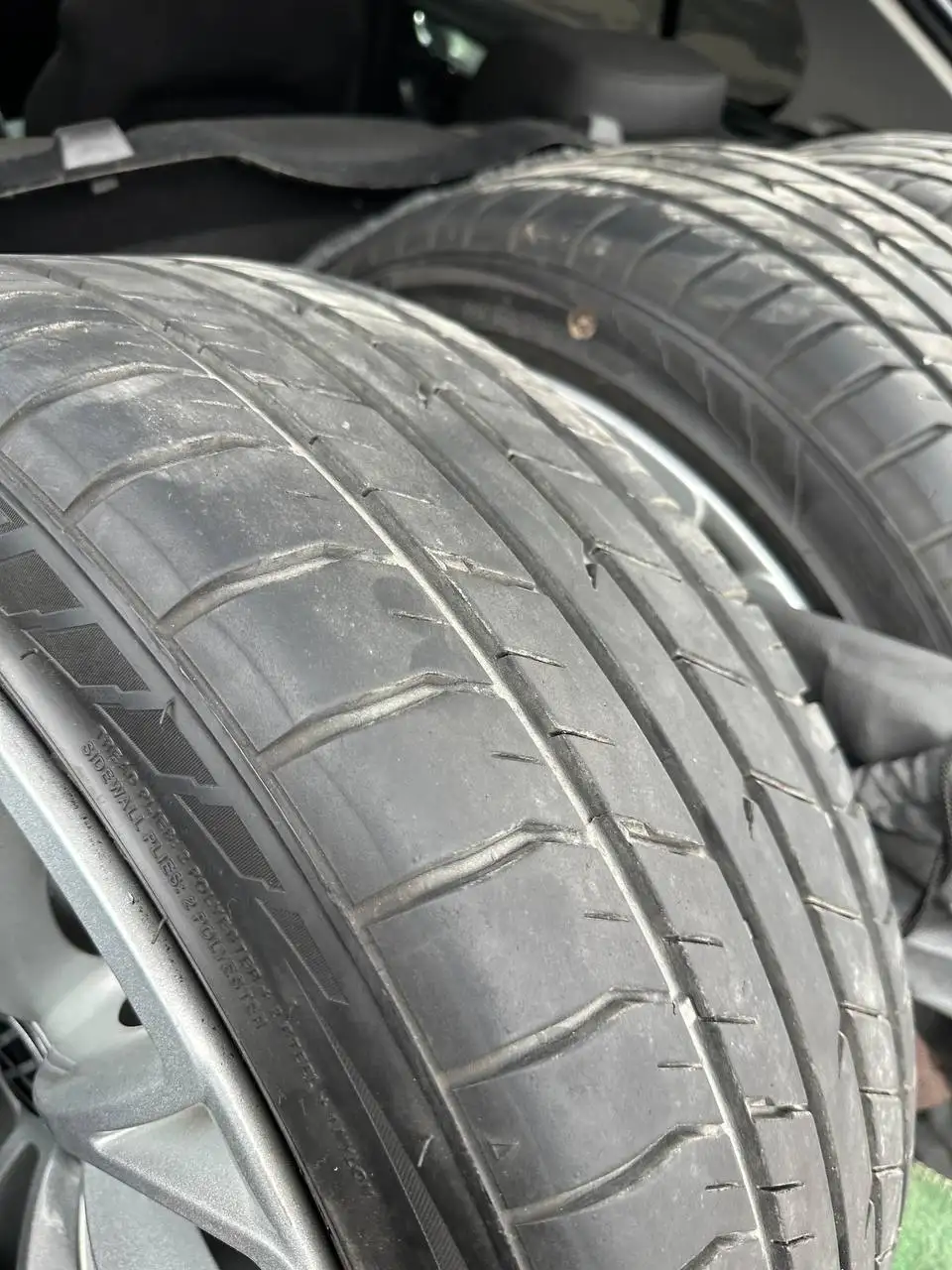 Продам резину 235/40 R19 - Шины и диски (Авто) в Химки