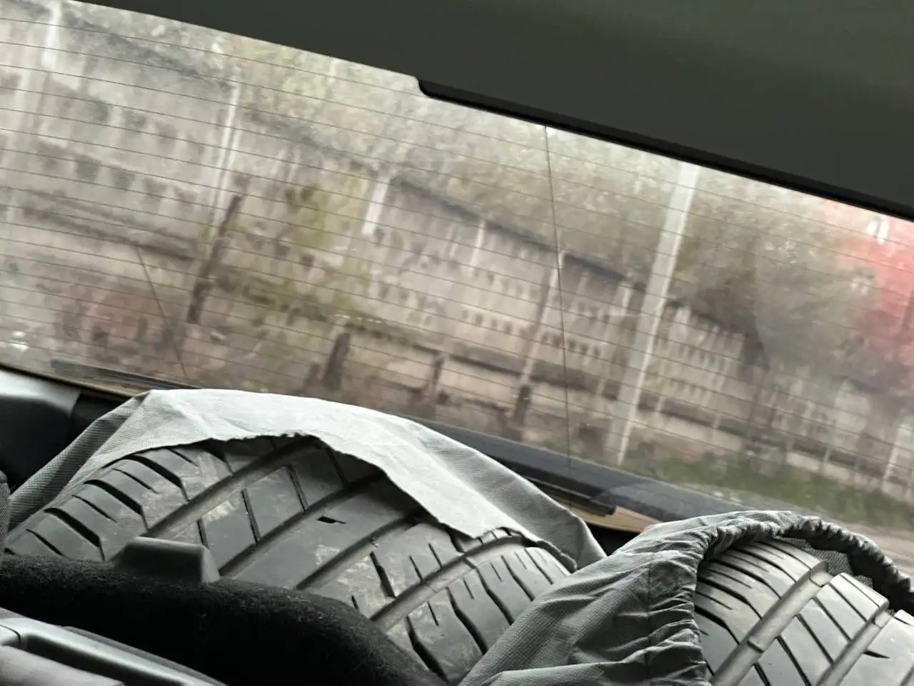 Продам резину 235/40 R19 - Шины и диски (Авто) в Химки