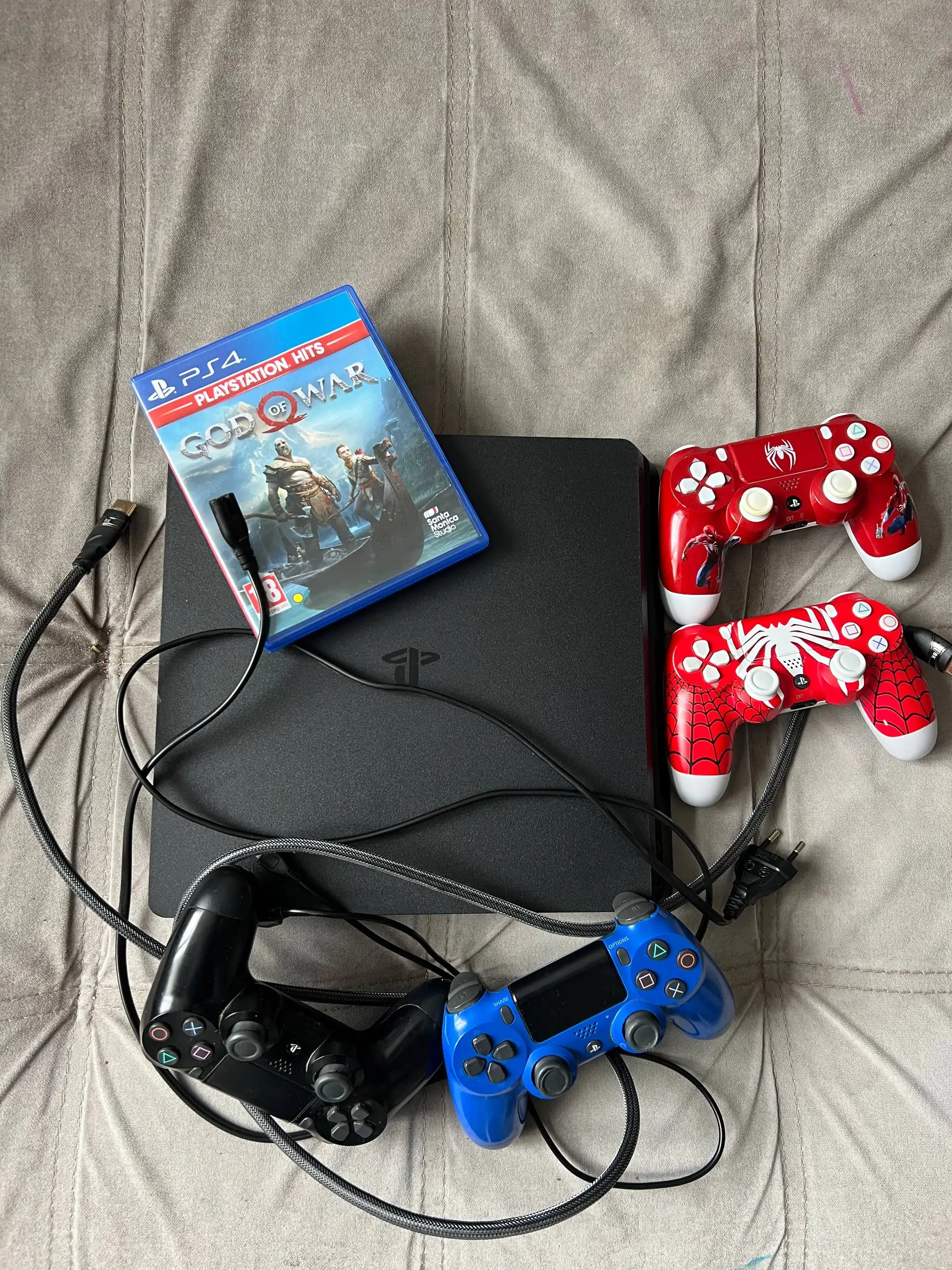 Sony PlayStation 4 Slim с дисководом и 4 геймпадами - Игровые консоли (Электроника) в Химки