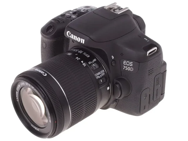 Продам профессиональный зеркальный фотоаппарат Canon EOS 750d - Игры и приставки в Химки