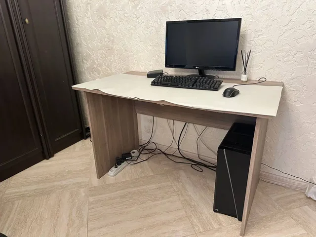 Компьютерный стол и стул IKEA - Холодильники в Химки