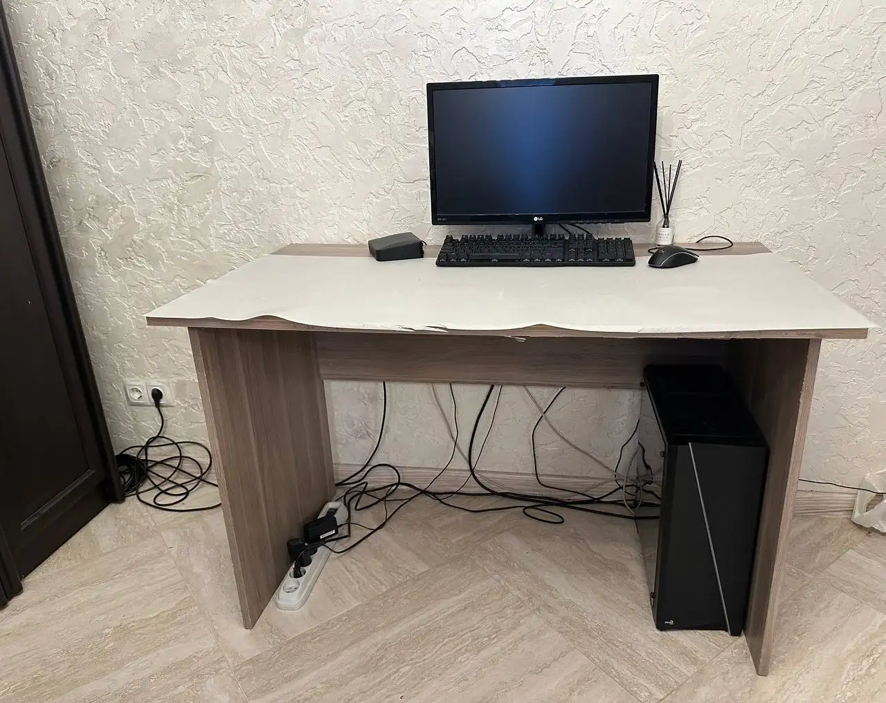 Компьютерный стол и стул IKEA - Мебель (Для дома и дачи) в Химки