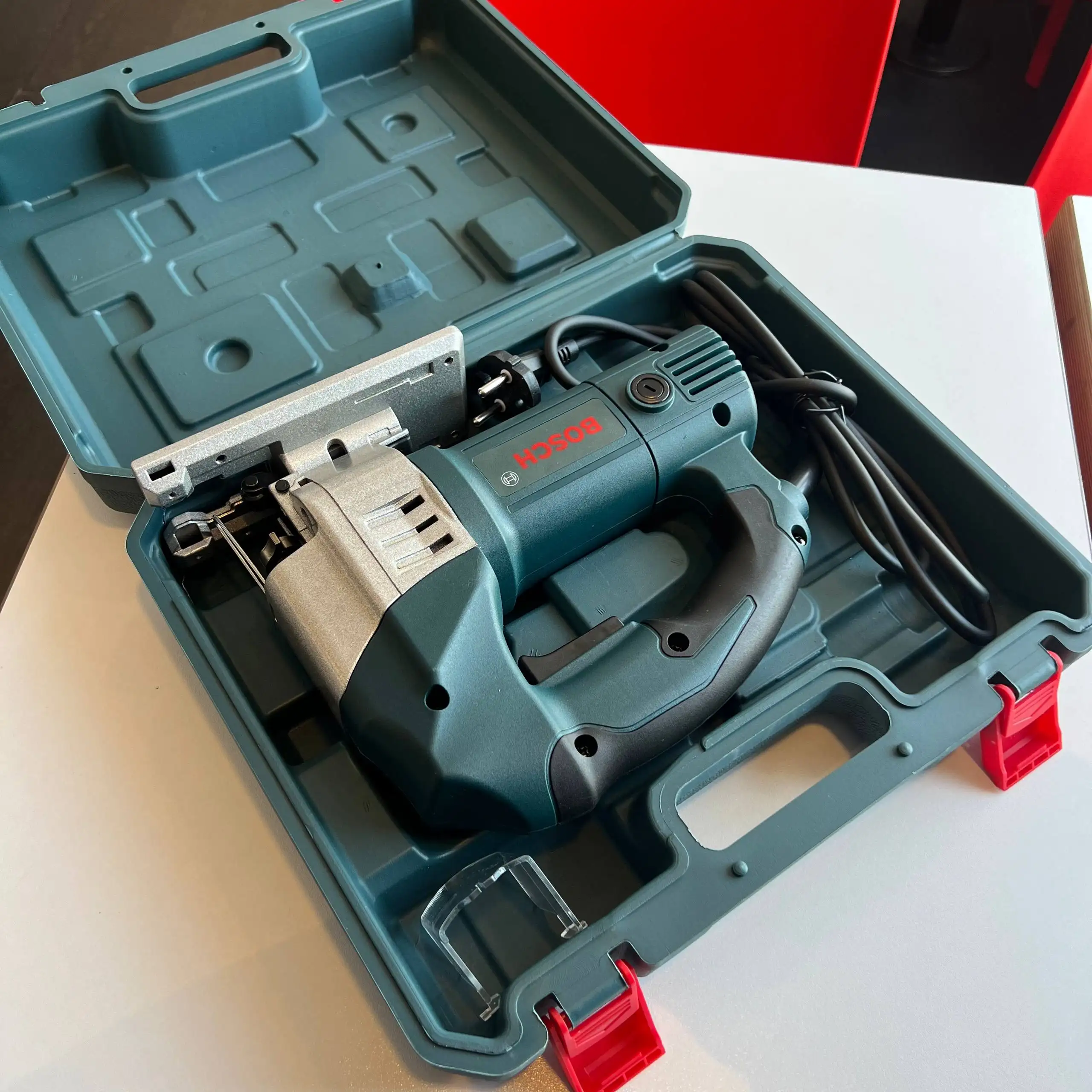Лобзик Bosch GST65 - Электроинструменты (Электроника) в Химки