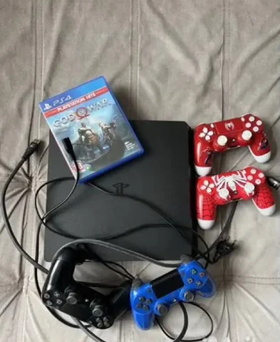 Sony PlayStation 4 Slim с дисководом и 4 геймпадами - Игровые аксессуары в Москва