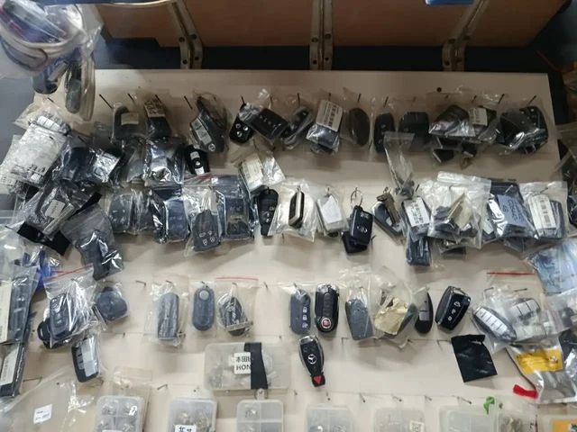 Продаю автомобильные ключи новые и б/у - Авто в Москва