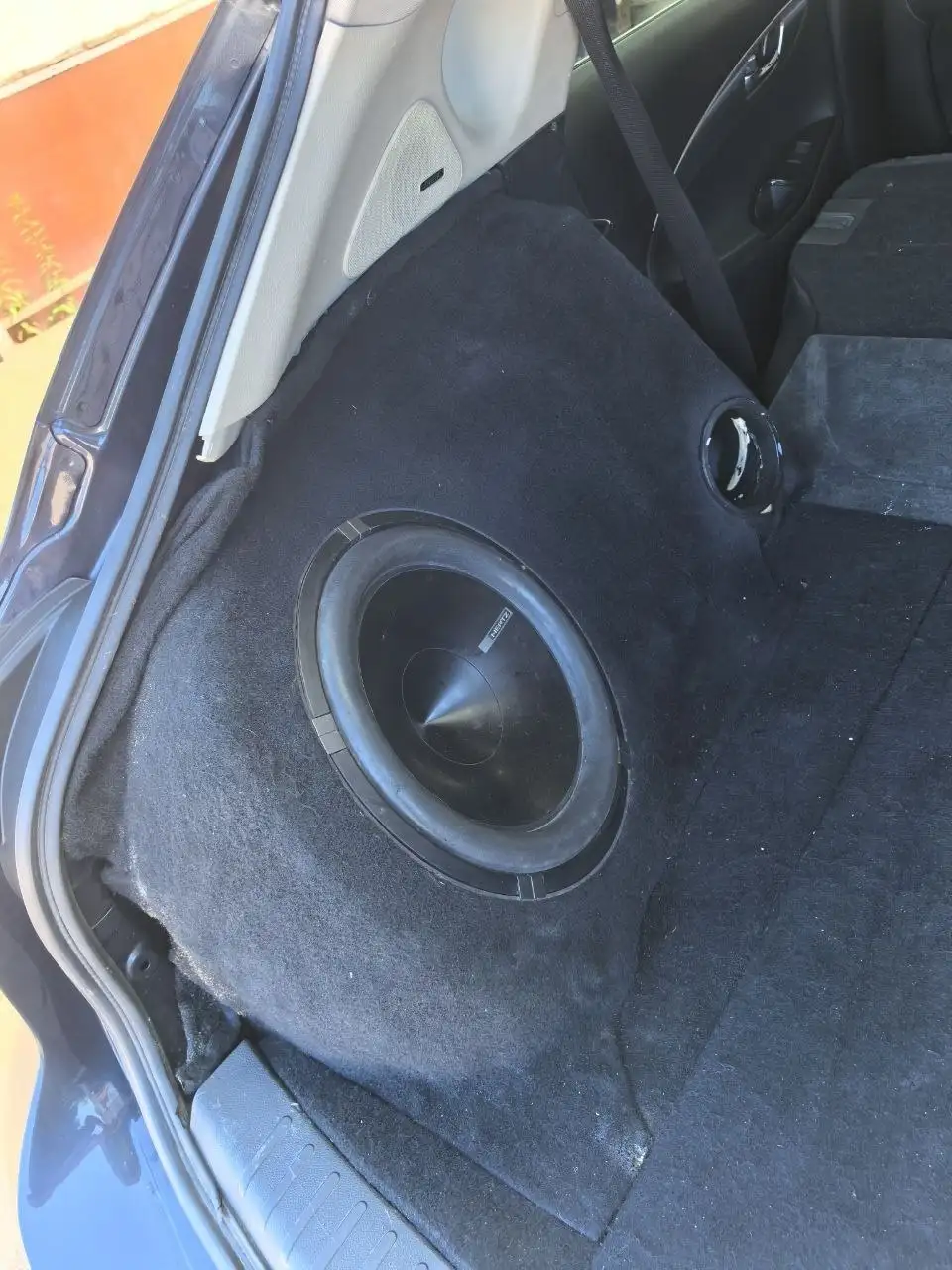 Сабвуфер Hertz HX300D 1200 Вт со стелс-коробом для Infiniti EX35 - Авто в Москва