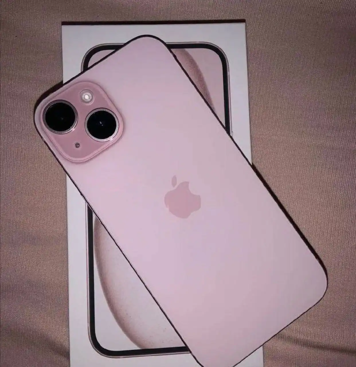 iPhone 15 Plus 128 ГБ розовый