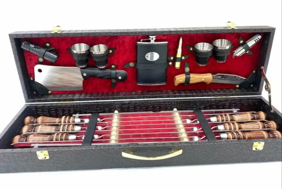 Шашлычный набор в деревянном чемодане