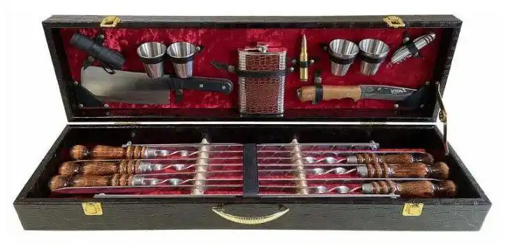 Шашлычный набор в деревянном чемодане