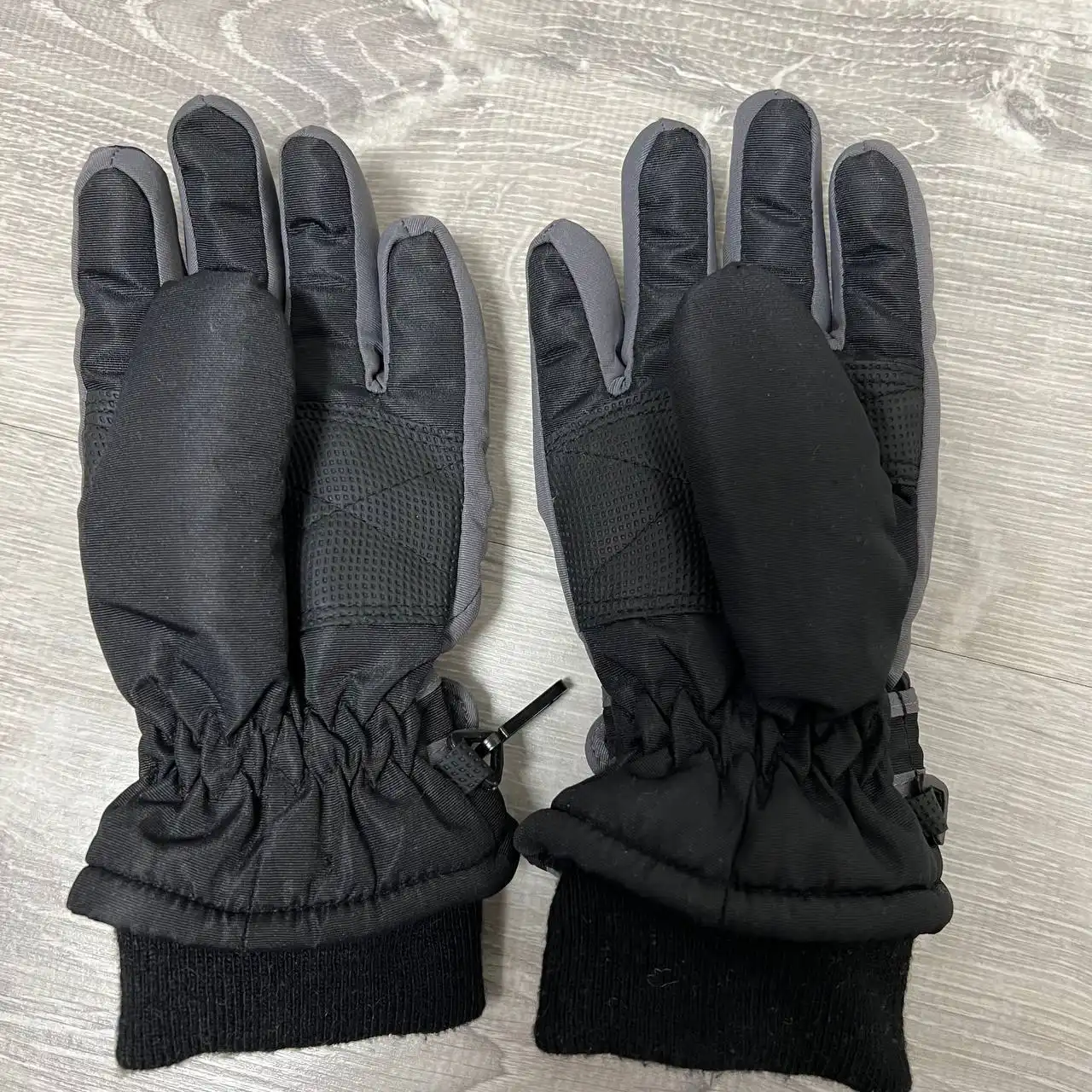 Продам зимний детский комплект и перчатки