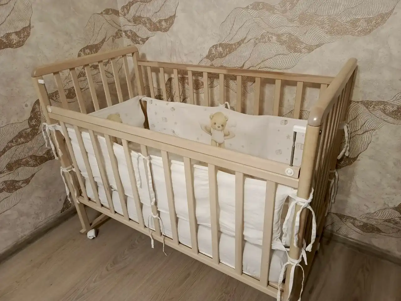 Детская кроватка с комплектом